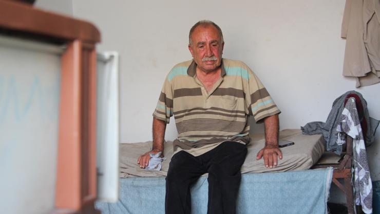 Aynı gün evini ve eşini kaybetti; depodan bozma tek odalı evde yaşıyor