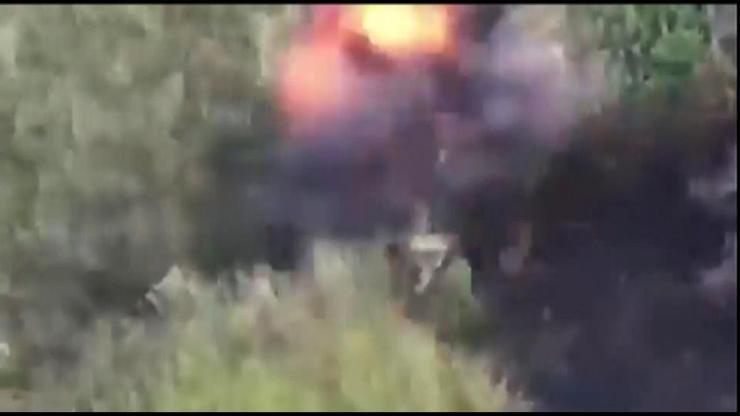 Rus askerden ilginç yöntem Dronu sopayla düşürmeye çalıştı