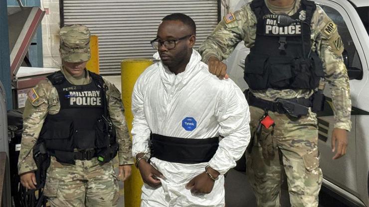 ABD'de askeri üsse silahlı saldırı: Kimliği belli oldu ABD'de askeri üsse silahlı saldırı: Kimliği belli oldu