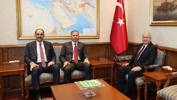 Komisyon öncesi 3'lü zirve: Kalın, Güler ve Yerlikaya bir araya geldi Komisyon öncesi 3'lü zirve: Kalın, Güler ve Yerlikaya bir araya geldi