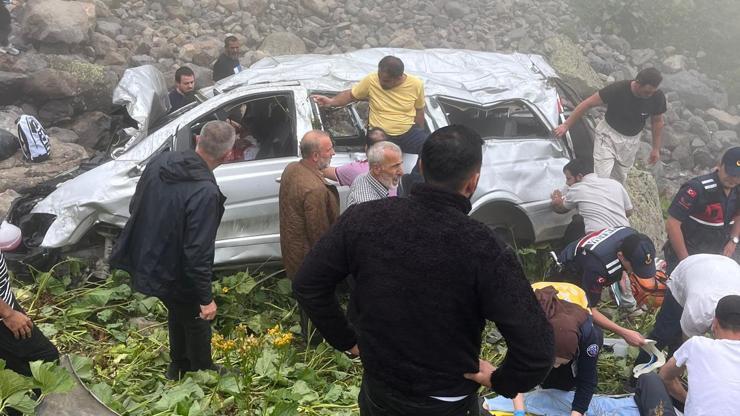 Arap turistleri taşıyan minibüs, uçuruma yuvarlandı; 2 ölü, 4 yaralı