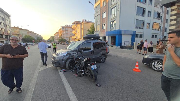 Elazığ’da motosiklet, hafif ticari araca çarptı: 3 yaralı