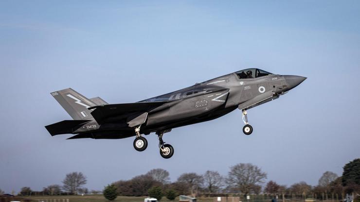 İngiltere'ye ait F-35 Japonya'da acil iniş yaptı