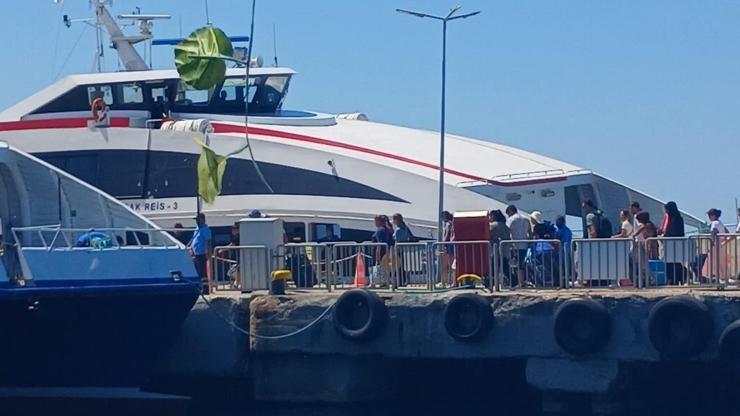 İDO feribotu kayaya çarptı; yolcuların panik anları kamerada İDO feribotu kayaya çarptı; yolcuların panik anları kamerada