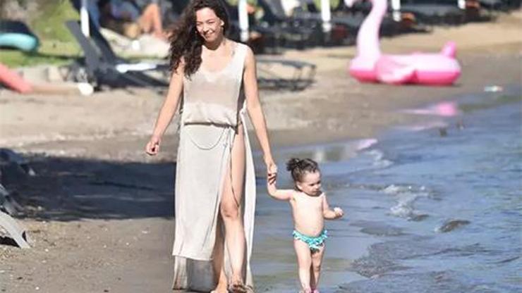 Azra Akın: 43 Yaşındayım Ve Hiçbir Yerimde Estetik Yok