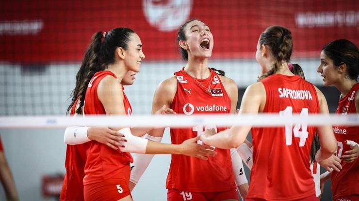İtalyayı 3-2 mağlup eden U21 Kadın Voleybol Milli Takımı, son 16 turuna yükseldi