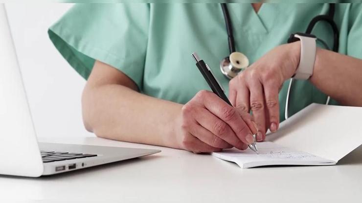 Doktorların e-imzasını kullandı, 8 kişiye yeşil reçeteli ilaç yazdı