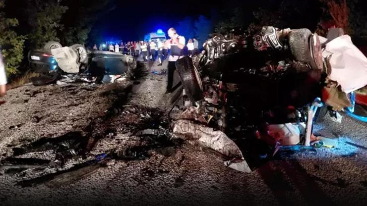 Çanakkale'de katliam gibi kaza! 6 kişi hayatını kaybetti Çanakkale'de katliam gibi kaza! 6 kişi hayatını kaybetti