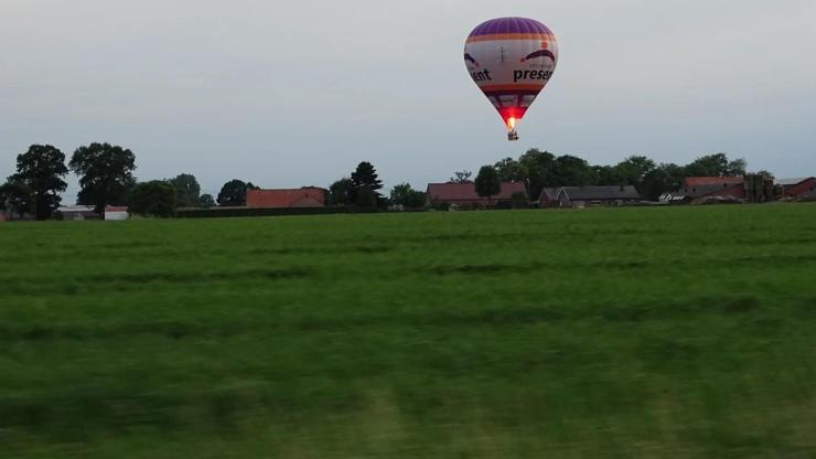 Hollandada 34 kişi taşıyan sıcak hava balonu düştü: 1 ölü