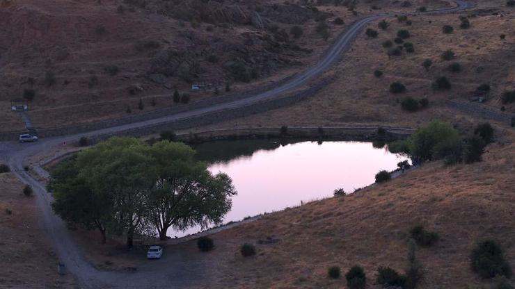 Malatyadaki Dipsiz Göl gün batımında güzel manzara sundu