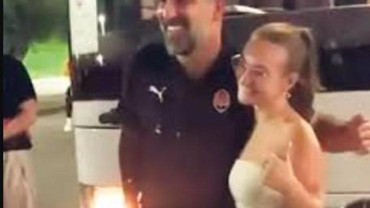 Arda Turandan Şaşırtıcı Hareket: Temassız Sarılma Pozu