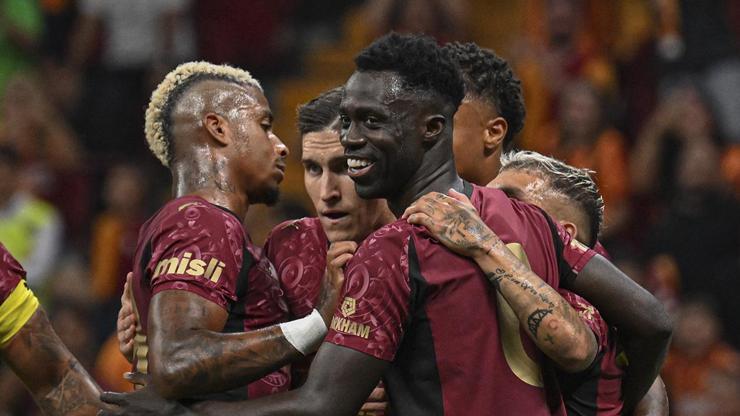 68a0212d7b23aec394c1bebb Davinson Sanchez: Bir süre daha burada vakit geçireceğim