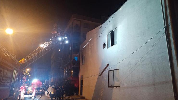Pendikte korkutan yangın: Elektrik kablosu deposu alev aldı