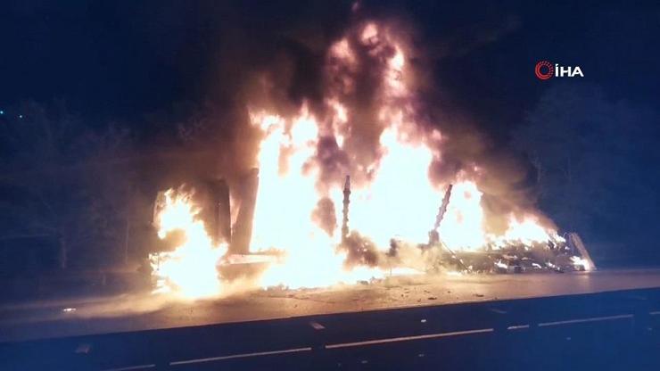 FİLM SAHNESİ GİBİ YANGIN Kimyasal madde yüklü TIR 8 kilometre boyunca yandı