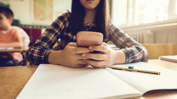 Belçika’da okullarda cep telefonu yasağı başlıyor