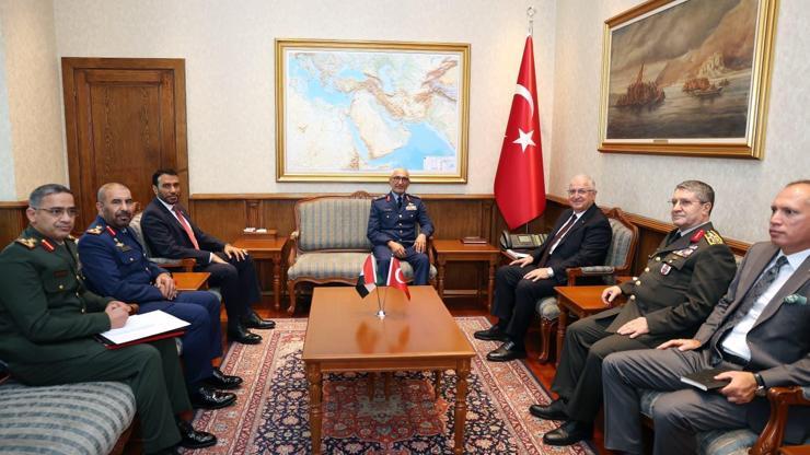 Bakan Güler, BAE Genelkurmay Başkanı Al Mazrouei'yi kabul etti Bakan Güler, BAE Genelkurmay Başkanı Al Mazrouei'yi kabul etti