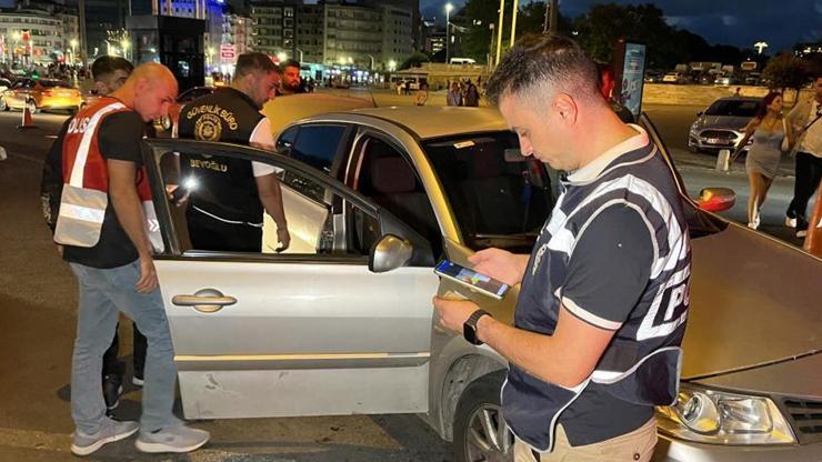 İstanbul genelinde 'Huzur' uygulaması! Araçlar tek tek durduruldu İstanbul genelinde 'Huzur' uygulaması! Araçlar tek tek durduruldu