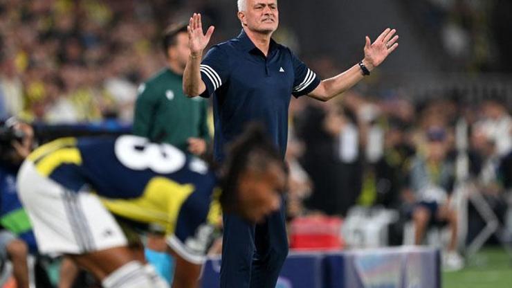 Fenerbahçe, turu rövanşa bıraktı Mourinhoya eleştiri: Birisi rakibin 10 kişi kaldığını söylesin