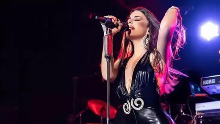 Simge Sağın Kendisini Serin Sulara Bıraktı Doğal Hali Dikkat Çekti