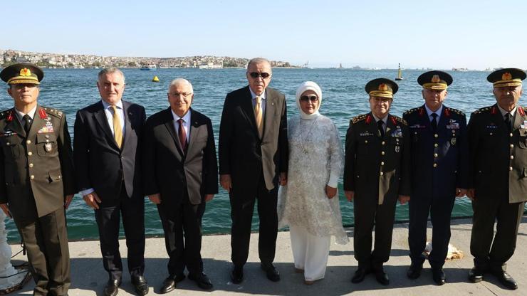 Cumhurbaşkanı Erdoğan'dan İstanbul Boğazı'ndaki geçit törenine ilişkin paylaşım