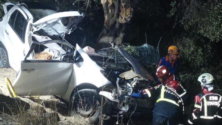 Otomobil zeytinliğe savruldu: 2 ölü, 1 ağır yaralı Otomobil zeytinliğe savruldu: 2 ölü, 1 ağır yaralı