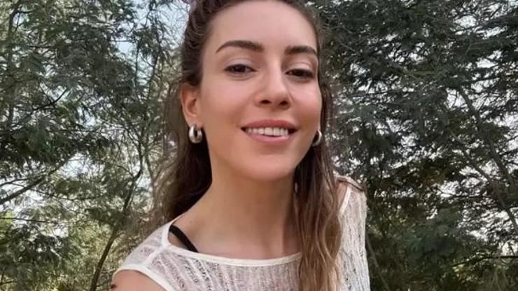 Sinem Kobal, Bikiniyle Tatil Pozu Paylaştı Mükemmel Fiziğiyle Büyüledi