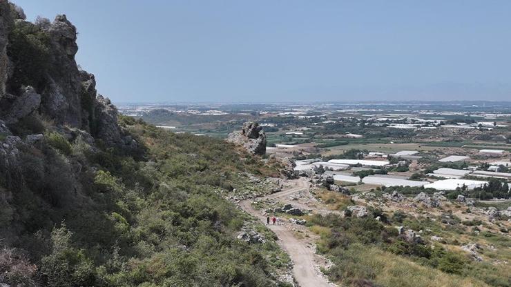 6 MEDENİYETLİK SIR Helenistik’ten Osmanlı’ya: Sillyon’un gizemli ana caddesi keşfedildi
