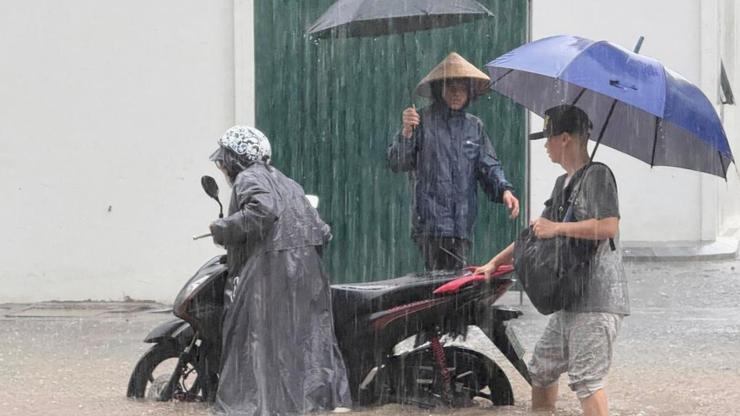 Vietnamı vuran Kajiki Tayfununda can kaybı artıyor