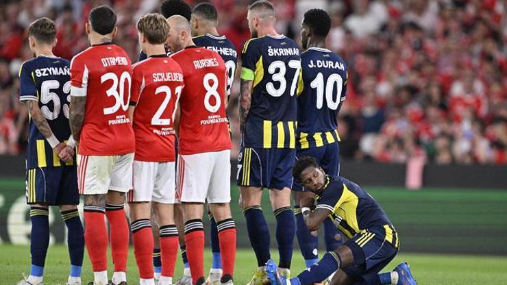 Fenerbahçede sakatlık: İki oyuncu maça devam edemedi