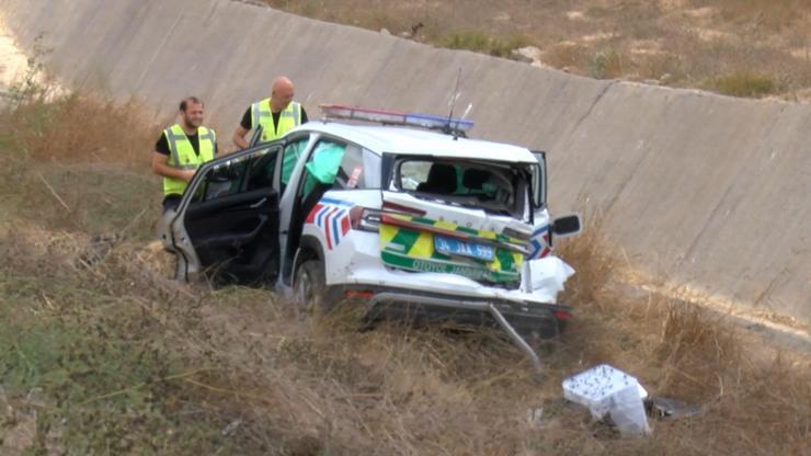 TIR, jandarma aracına çarptı: 5 yaralı