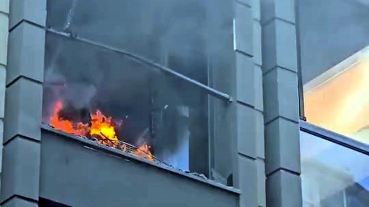 İstanbul - Avcılar'da yangın çıkan daire kullanılamaz hale geldi İstanbul - Avcılar'da yangın çıkan daire kullanılamaz hale geldi