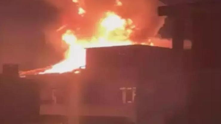 Beyoğlu'nda tüp faciası! Bomba gibi patladı, mahalleli sokağa döküldü Beyoğlu'nda tüp faciası! Bomba gibi patladı, mahalleli sokağa döküldü