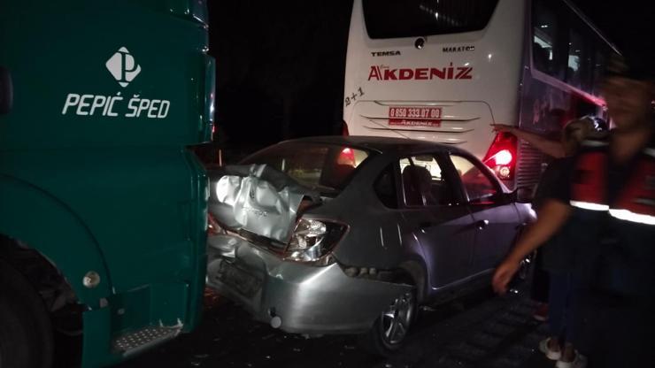 Balıkesirde zincirleme trafik kazası: Ölü ve yaralılar var