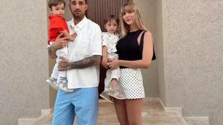 Yasemin Şefkatli, İkizlerinin Sevimli Anlarını Paylaştı Miniklerin Keyifli Hallerine Büyük İlgi