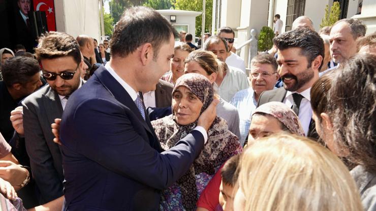 İzmir Ödemiş’te afet konutlarının temeli atıldı! Bakan Kurum: 1 yıl içinde tüm evleri teslim edeceğiz İzmir Ödemiş’te afet konutlarının temeli atıldı! Bakan Kurum: 1 yıl içinde tüm evleri teslim edeceğiz