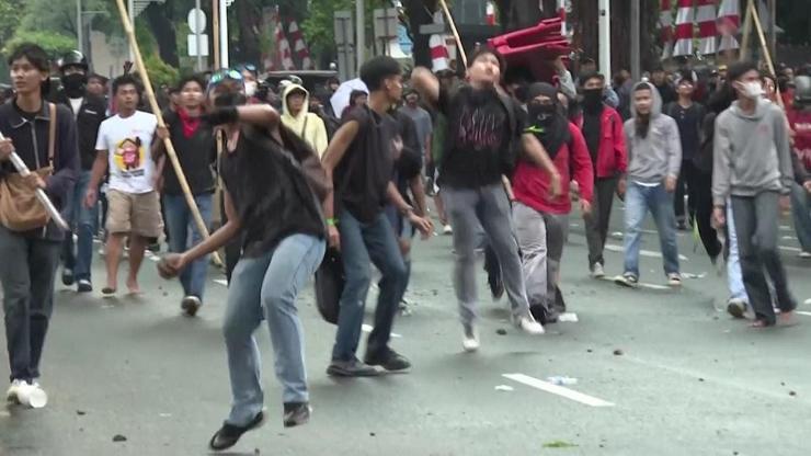 Endonezyada sokaklar karıştı