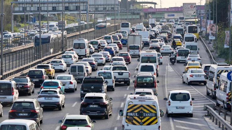 SON DAKİKA... İstanbulda bazı yollar trafiğe kapatıldı