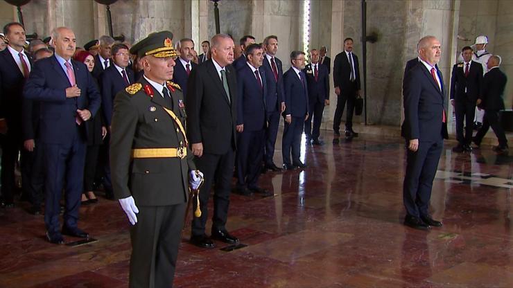 SON DAKİKA... Cumhurbaşkanı Erdoğan ve devlet erkanı Anıtkabir'de