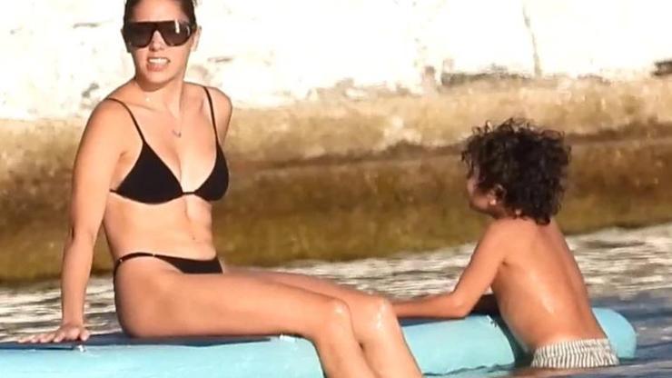 Öykü Karayel oğlu Roman ile tatilde