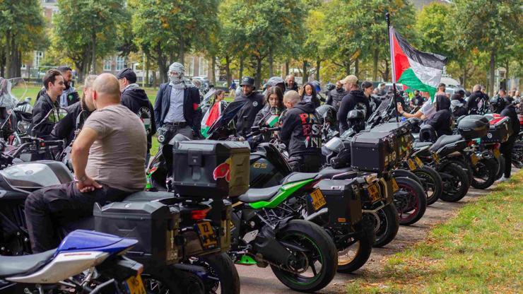 Hollanda'da motosiklet sürücülerinden Filistin'e destek gösterisi Hollanda'da motosiklet sürücülerinden Filistin'e destek gösterisi