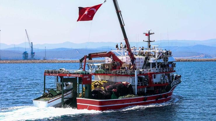 Çanakkalede balıkçılar Vira bismillah diyerek denize açıldı