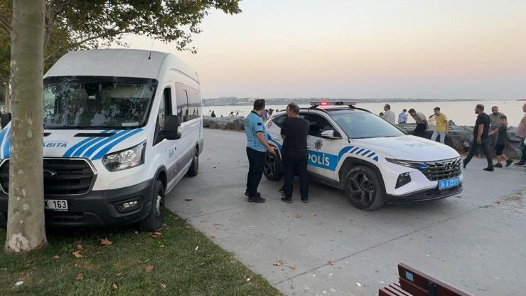 İstanbul-Avcılar'da yanındaki kadını darbetti, zabıta aracını alarak ağaca çarptı İstanbul-Avcılar'da yanındaki kadını darbetti, zabıta aracını alarak ağaca çarptı