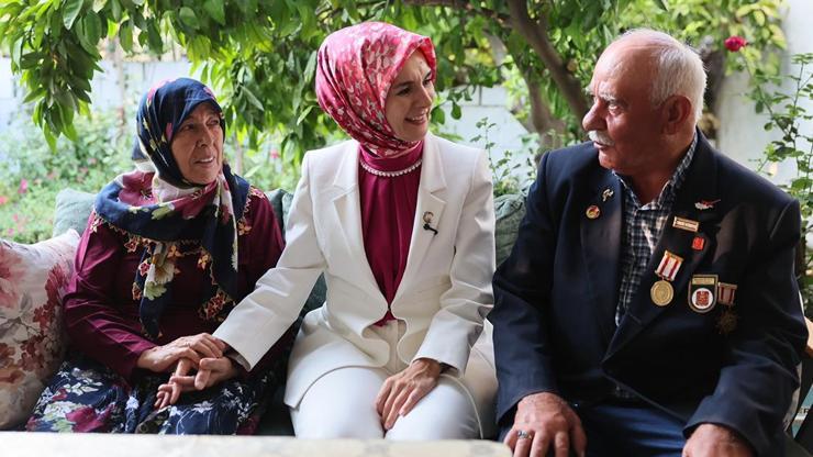 Bakan Göktaştan 48 yıllık evli çifte ziyaret