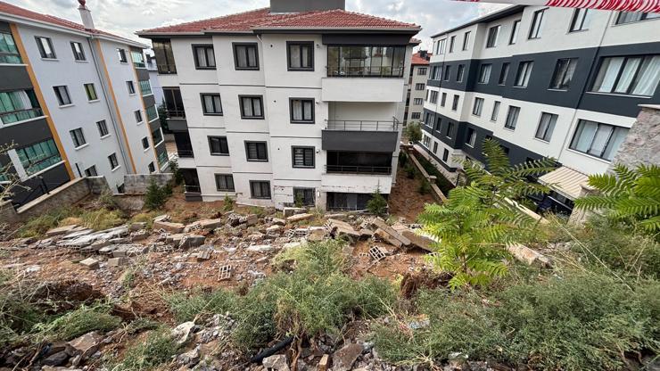 Ankara'da sağanak; yollar göle döndü, istinat duvarı yıkıldı