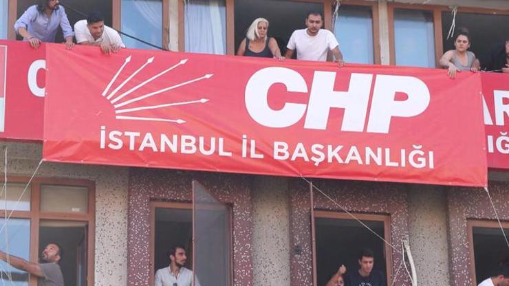 CHPde yeni merkez Bahçelievler olmuştu İstanbul İl Başkanlığı yazılı pankart asıldı