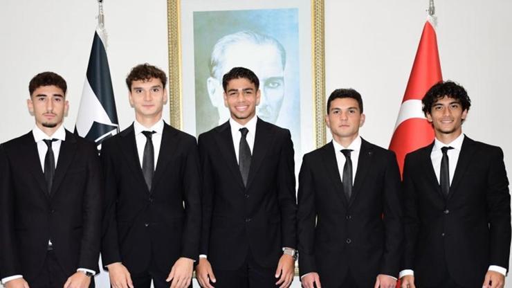 Beşiktaş’ta 5 futbolcuyla sözleşme imzalandı