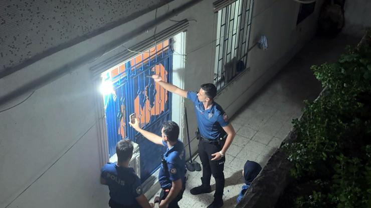 İstanbul- Avcılar'da evdekileri tehdit etti, bıçakla kendini yaraladı; polise saldırınca bacağından vuruldu İstanbul- Avcılar'da evdekileri tehdit etti, bıçakla kendini yaraladı; polise saldırınca bacağından vuruldu