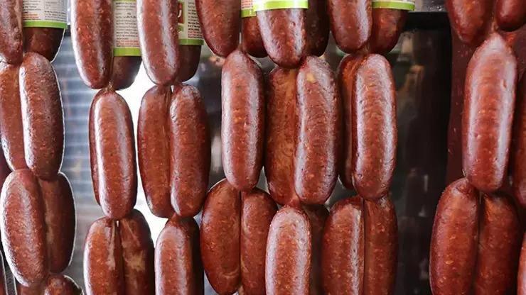 Bakanlık taklit-tağşiş listesini güncelledi: Sucukta dil, baharatta boya kullanmışlar