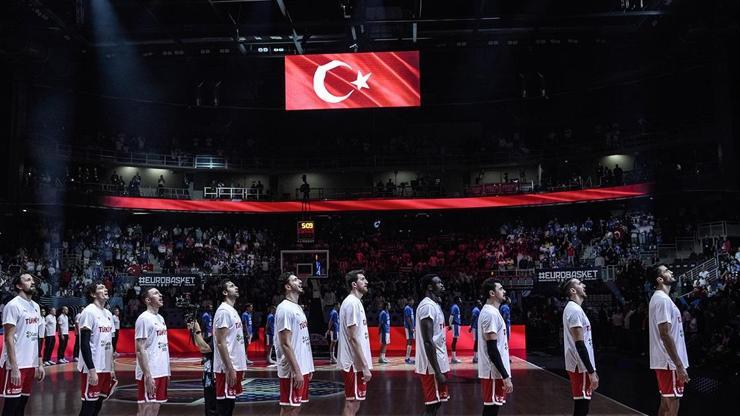 Yunanistan - Türkiye Maç Özeti | 12 Dev Adam ruhu geri döndü! A Millî Erkek Basketbol Takımı finalde Yunanistan - Türkiye Maç Özeti | 12 Dev Adam ruhu geri döndü! A Millî Erkek Basketbol Takımı finalde