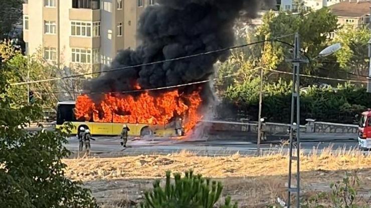 Ümraniyede İETT otobüsü seyir halindeyken alev aldı